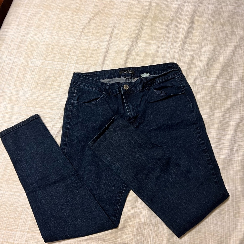 Womens skinny leg, stretchy jeans. Mid waist. Size 14.
